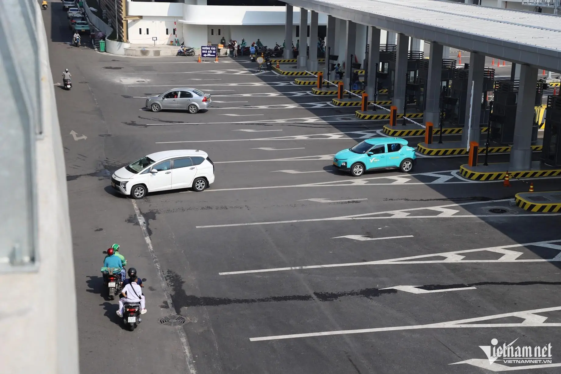 Lối vào nhà để xe